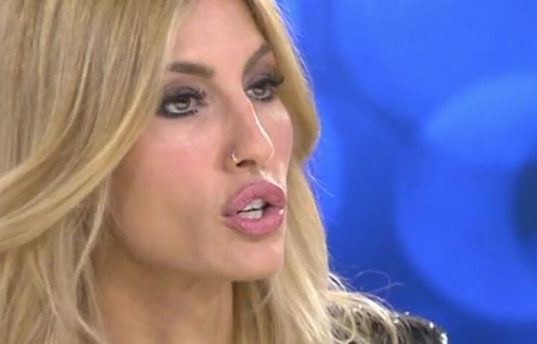 Çağla Şıkel&#039;e büyük şok! Muhasebecisi tarafından dolandırıldı!