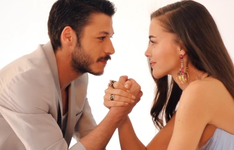 "Cam Tavanlar" ekibinin eğlenceli çekimi... İşte kamera arkası görüntüleri...