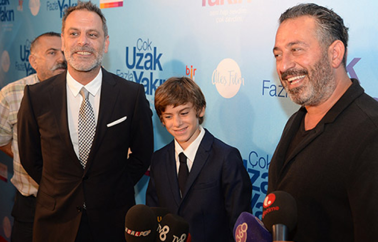 Cem Yılmaz&#039;dan beklenen açıklama &quot;sadece arkadaşım&quot;