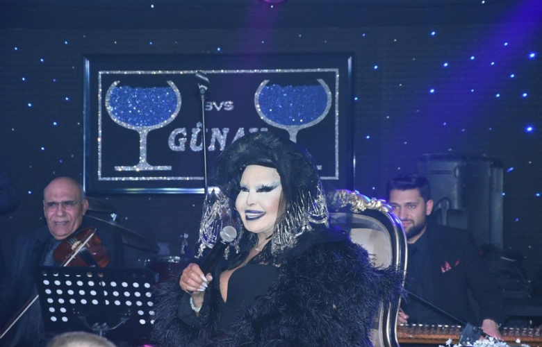 Bülent Ersoy'dan siyah duvak! Fatih Ürek, Kerimcan ve Asena Diva'ya yılan dansı yaptı!