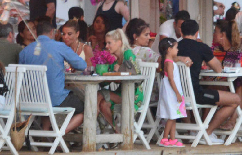 Demet Akalın ve Gülben Ergen, Bodrum'da pişti oldu