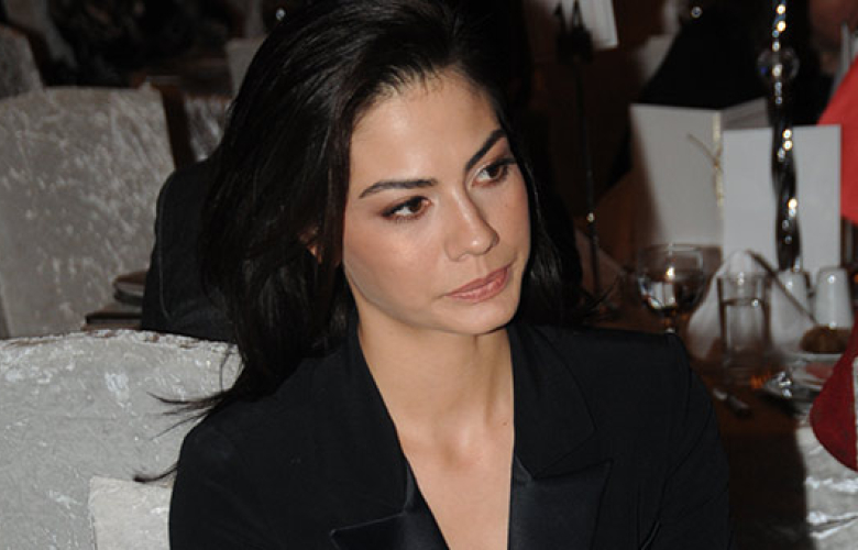 Demet Özdemir'in gözleri doldu