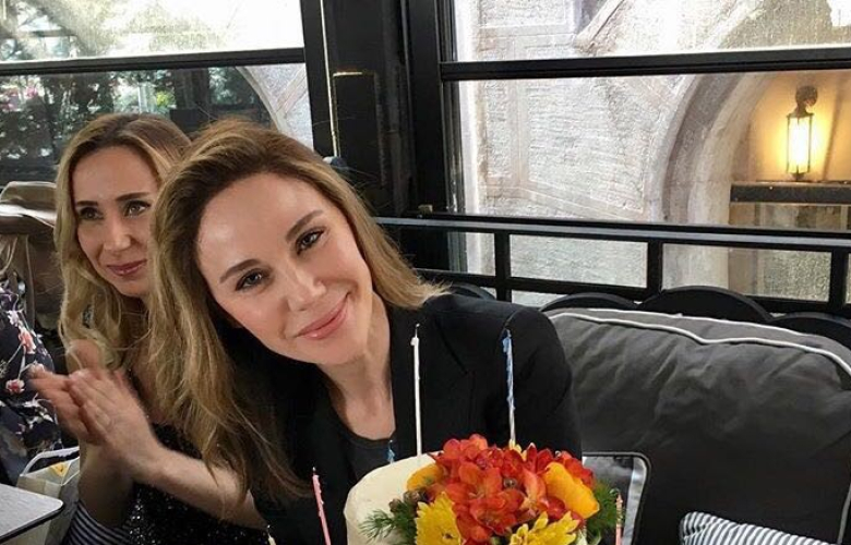 Demet Şener, doğum gününü bir kez de hayranlarıyla kutladı