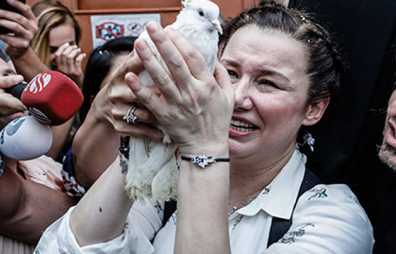 Deniz Seki otele yerleşti!