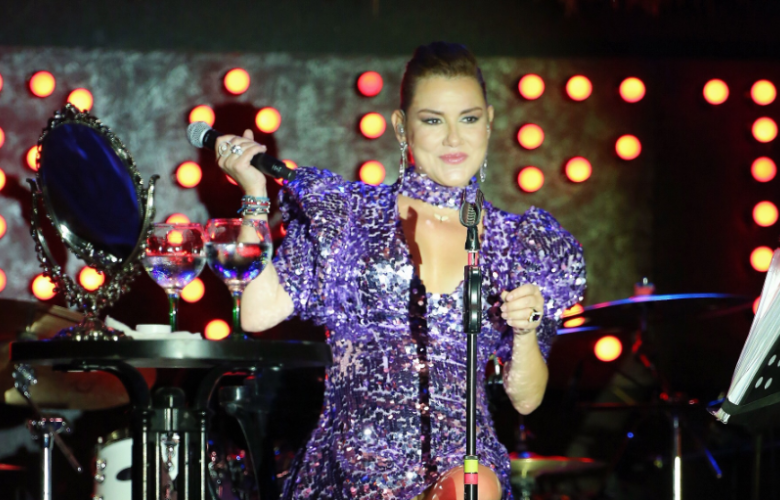 Deniz Seki Çeşme'de konser verdi…