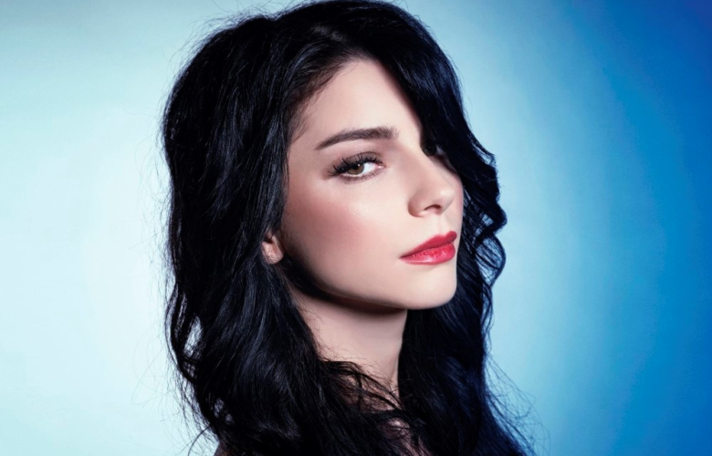 Merve Boluğur makyajdan sonra bambaşka biri oldu!