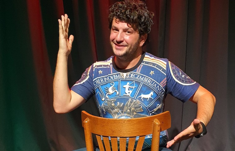  "DÜNYADA VE TÜRKİYE'DE BİR İLK"  SAHNEDE BİR ASTROLOG