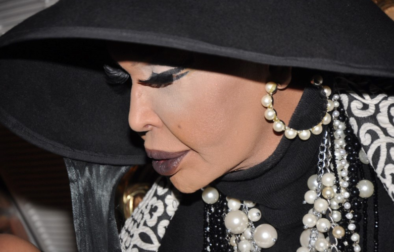 Kahve keyfi yarıda kaldı. Diva'yı gören koşup geldi!