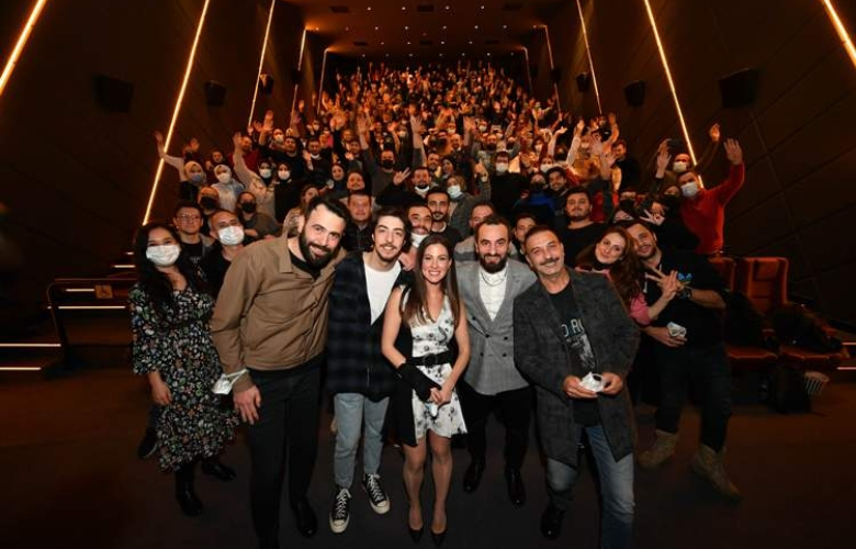 ‘AYKUT ENİŞTE 2’ KAHKAHASI İÇİN SEYİRCİ ESKİŞEHİR’DE KUYRUK OLDU!