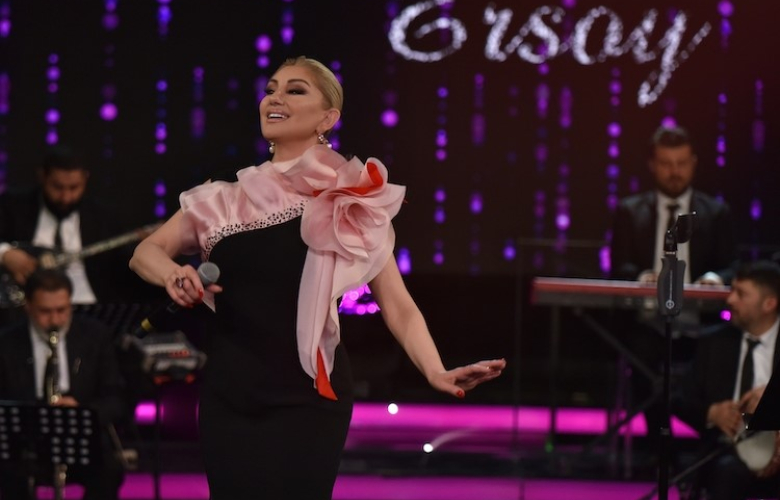  Muazzez Ersoy'dan canlı yayında imalı sözler : Repertuar tartışması mı geliyor?