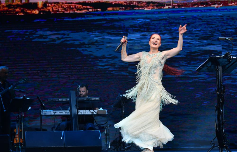 Candan Erçetin “Neşe” dolu bir konser ile sahnede