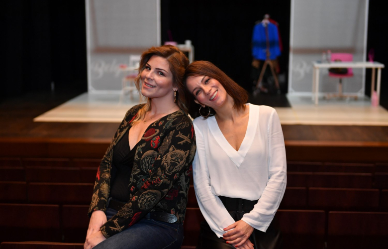 TİYATRO / ‘ASLINDA ÖZGÜRSÜN’ÜN GALASINA ÜNLÜ AKINI!