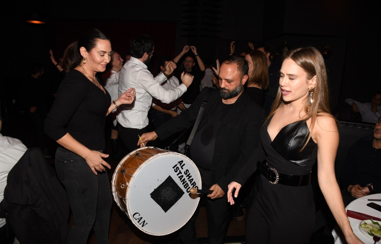 Seksenler’in oyuncuları dizinin başarısını kutladılar