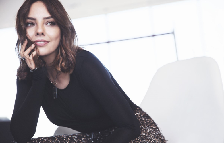 Açıkhava’da ilk ‘Sold Out’ haberi Ebru Gündeş’ten geldi! Ebru tükendi!