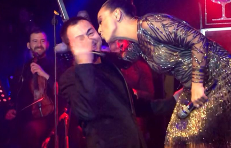 Ebru Gündeş programını yarıda kesti...