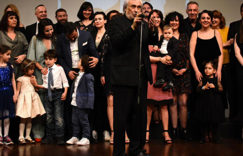 Görme engelli çocuklara Ebru Yaşar sürprizi