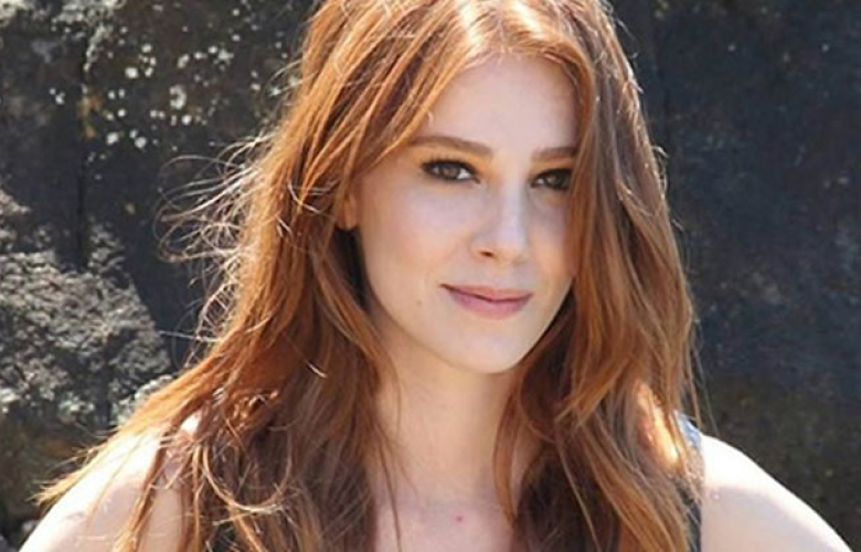 Elçin Sangu'ya sürpriz arkadaş!