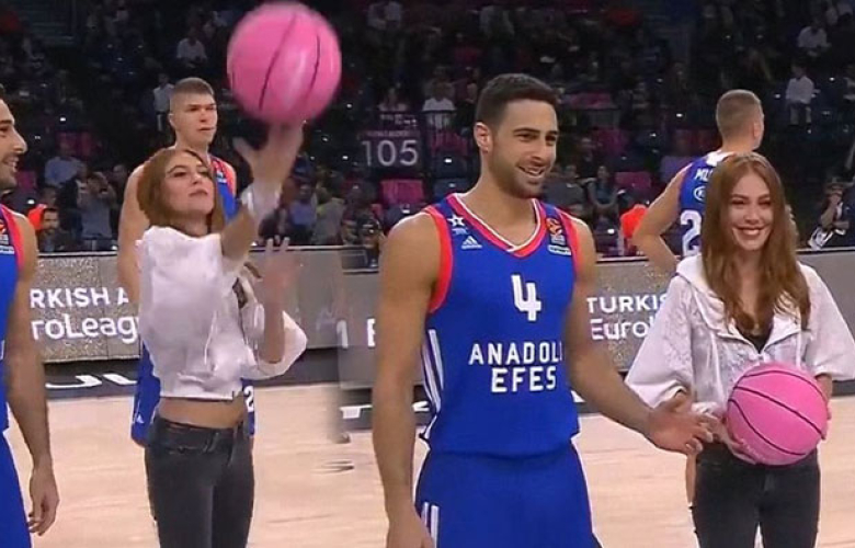 Elçin Sangu pembe topla sahada!