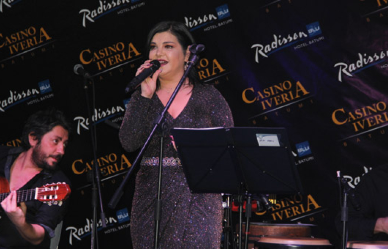 Elif Karlı, Ece Erken’i topa tuttu