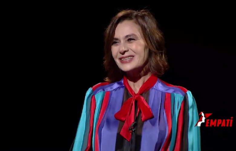 EMPATİ'DE AHMET MÜMTAZ TAYLAN'IN KONUĞU  HATİCE ASLAN: "METROBÜSE BİNİYORUM"