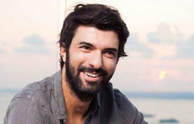 Tüm dünya Engin Akyürek'in yeni yaşını kutluyor!