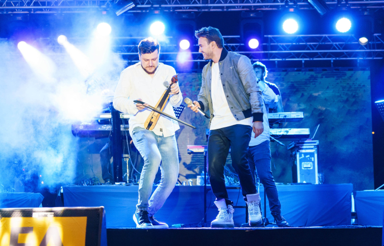 Yeni yaşına sahnede girdi