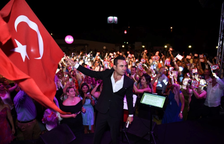 30 AĞUSTOS'TA İZMİRLİLERİ COŞTURDU