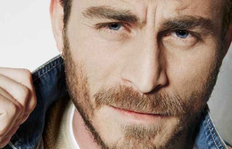 Sevgilisiyle görüntülendi, koşar adım kaçtı!