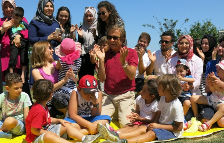 Erol Evgin’den özel ziyaret​... Usta sanatçı "özel" çocuklarla bir araya geldi!​