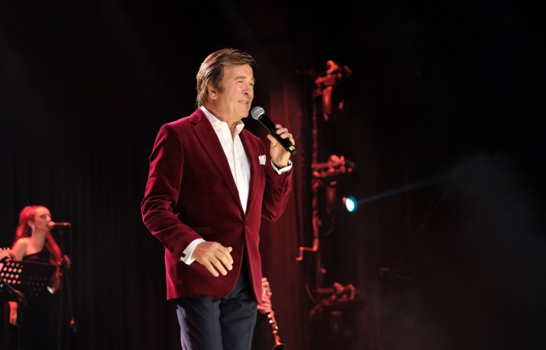 EROL EVGİN'E MUHTEŞEM KORO