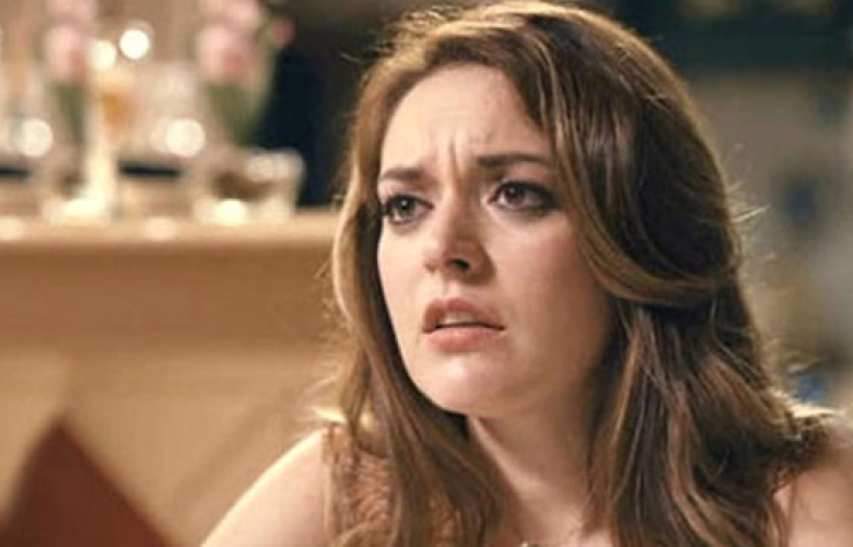 Ezgi Mola çok kızdı: Şerefsiz bir g.t daha!