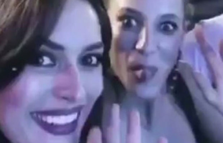 Serenay Sarıkaya ve Ezgi Mola Tarkan konserinde