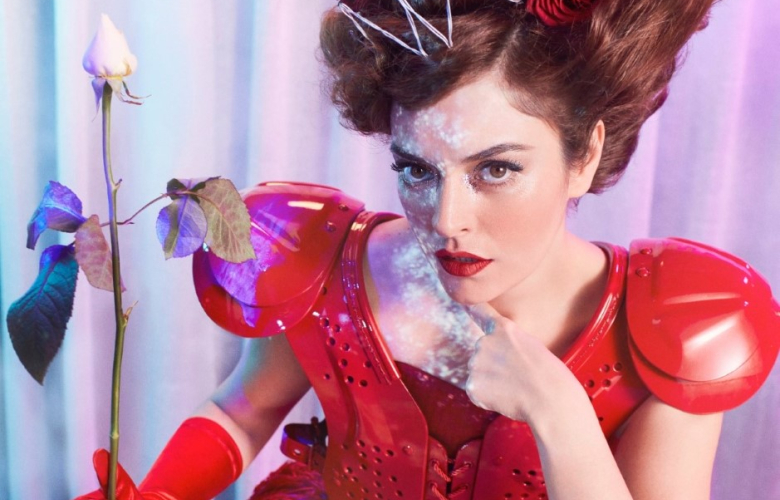 Sivri dilli kraliçe!