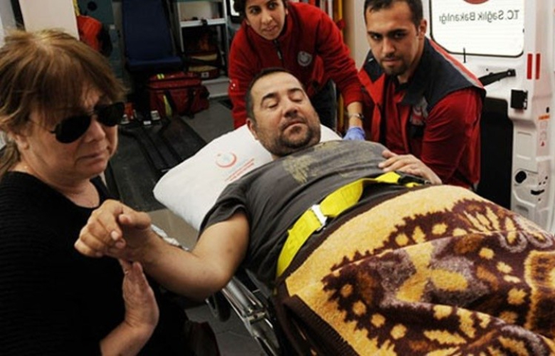 Ata Demirer kaza geçirdi!