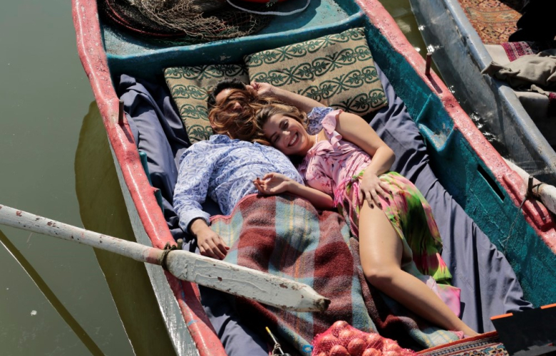 Murat Yıldırım ve Özge Gürel'in filmlerinden en son kareler: "Çapkın Murat kayıkta yakalandı, kasabayı ayağa kaldırdı!" 