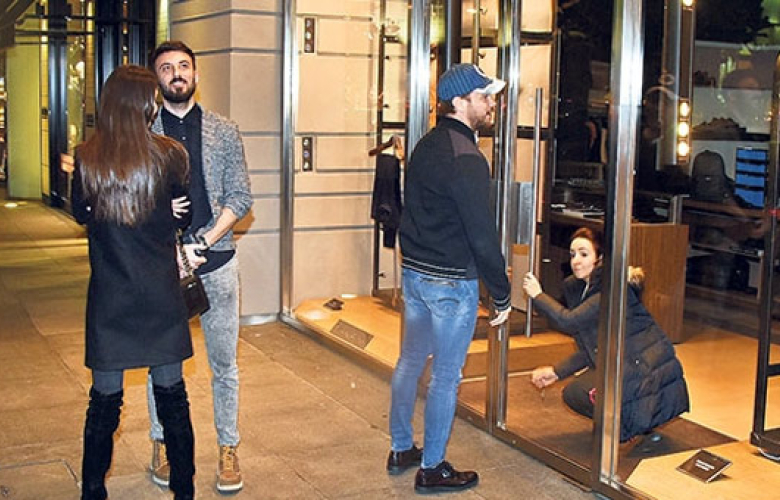 Gece yarısı mağaza açtıran ünlü kim?