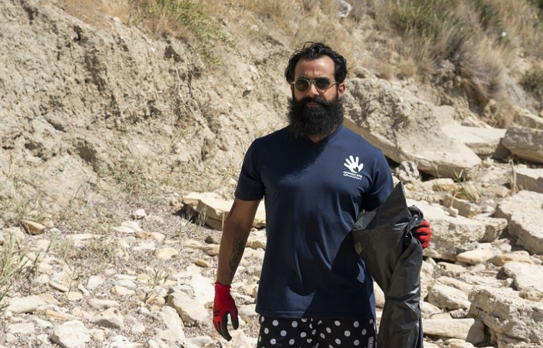 Bozcaada’da çevre temizliği etkinliğine katıldı