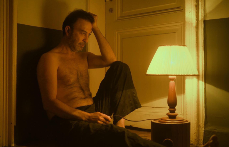 Hakan Yılmaz Ezhel'in klibinde bambaşka bir karaktere büründü! 