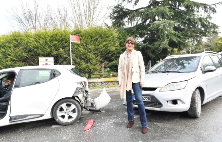 "Demet Akbağ ile Çok Aramızda" bu hafta Halil Sezai, Yeşim Salkım, Merve Özbey, Can Yılmaz ve Zafer Algöz’ü şakaladı!