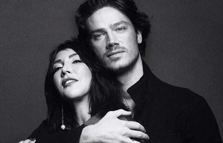 Hande Yener’den sevgiliye romantik kutlama...