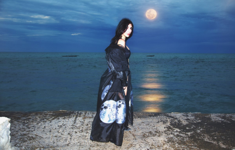 HANDE YENER'DEN BAYRAM HEDİYESİ! AFRİKA'DAN GELEN 'KUŞ'