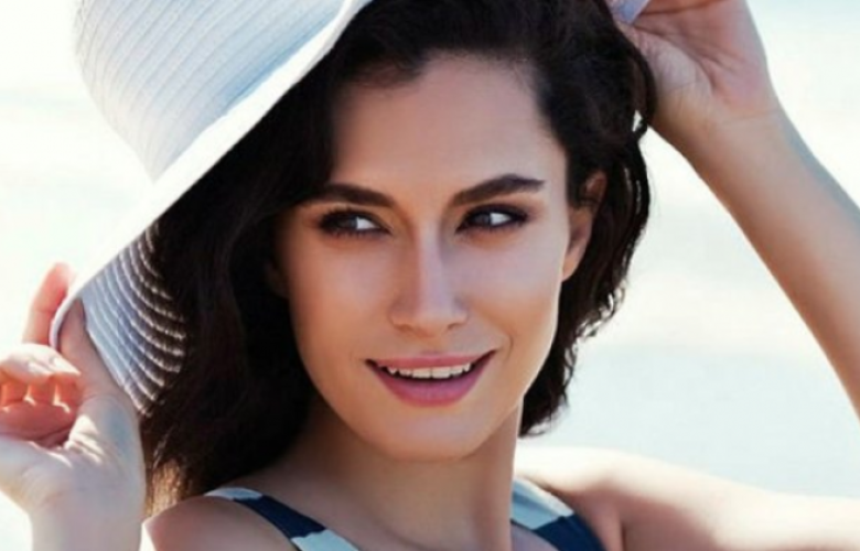 Hande Doğandemir'in moral tatili