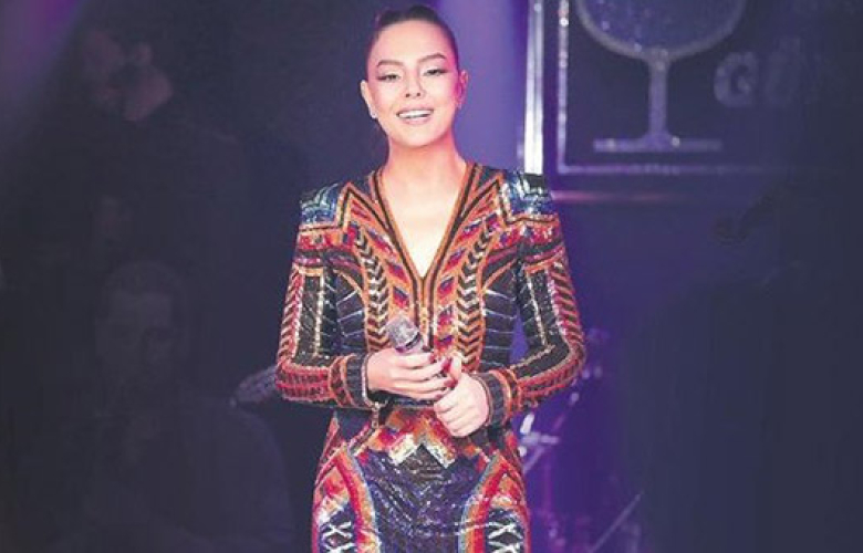 Ebru Gündeş: "Hatamız olursa duymayın hocam"