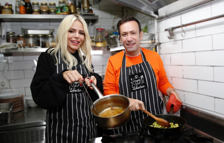 Evsizler için yemek pişirdiler