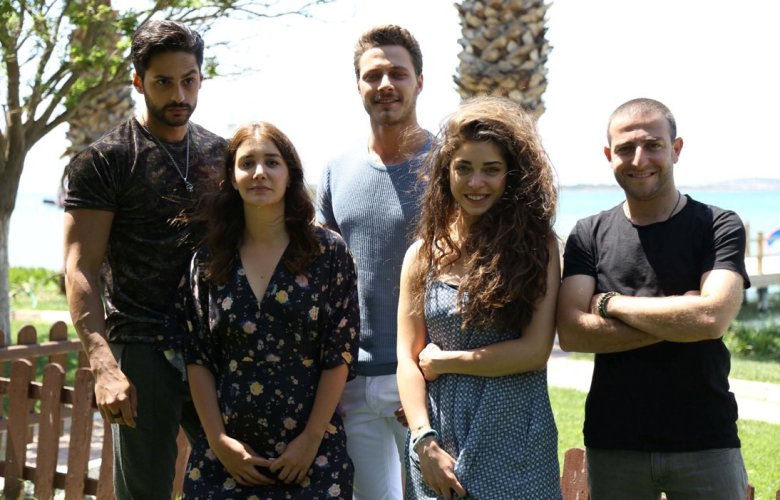 "Hayat Sevince Güzel" setinde kavga!