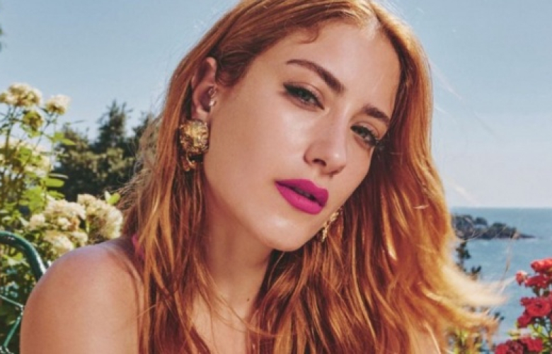 Hazal Kaya sevenlerini korkuttu