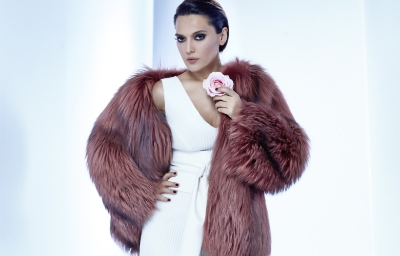 Demet Akalın "Aldığım şarkı içimi titretti" 