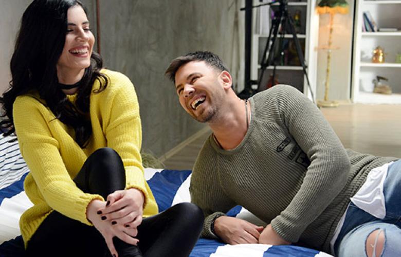 Berksan hem yazdı hem söyledi hem oynadı