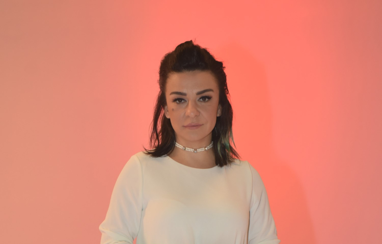 Model&#039;den ayrılan Fatma Turgut, &#039;Biz Size Döneriz&#039; filminin şarkısı için kamera karşısına geçti!