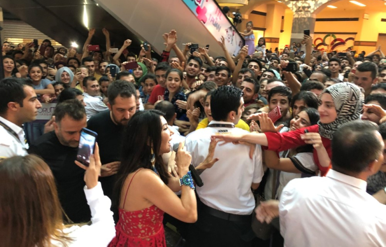 Hande Yener’in Diyarbakır İzdihamı  